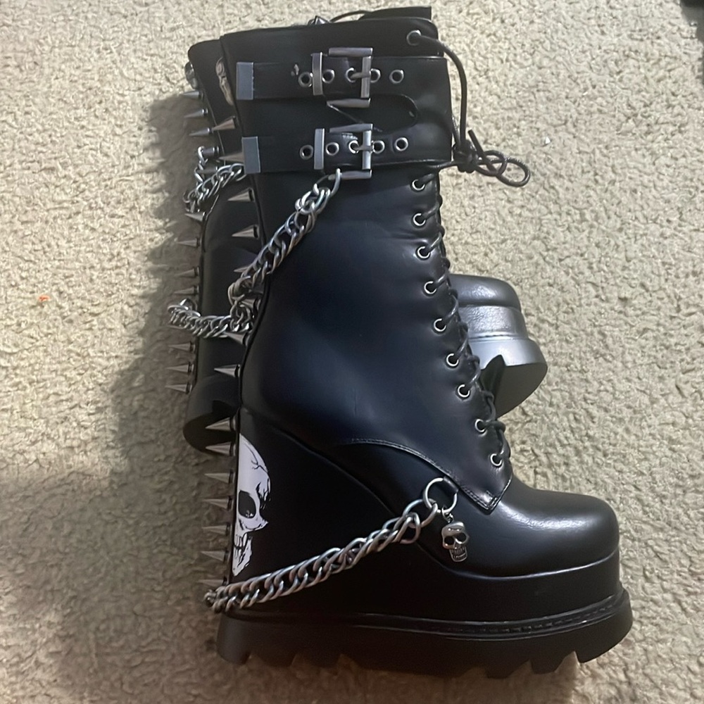 SHE'S DANGEROUS CHUNKY PLATFORM ANKLE BOOTS